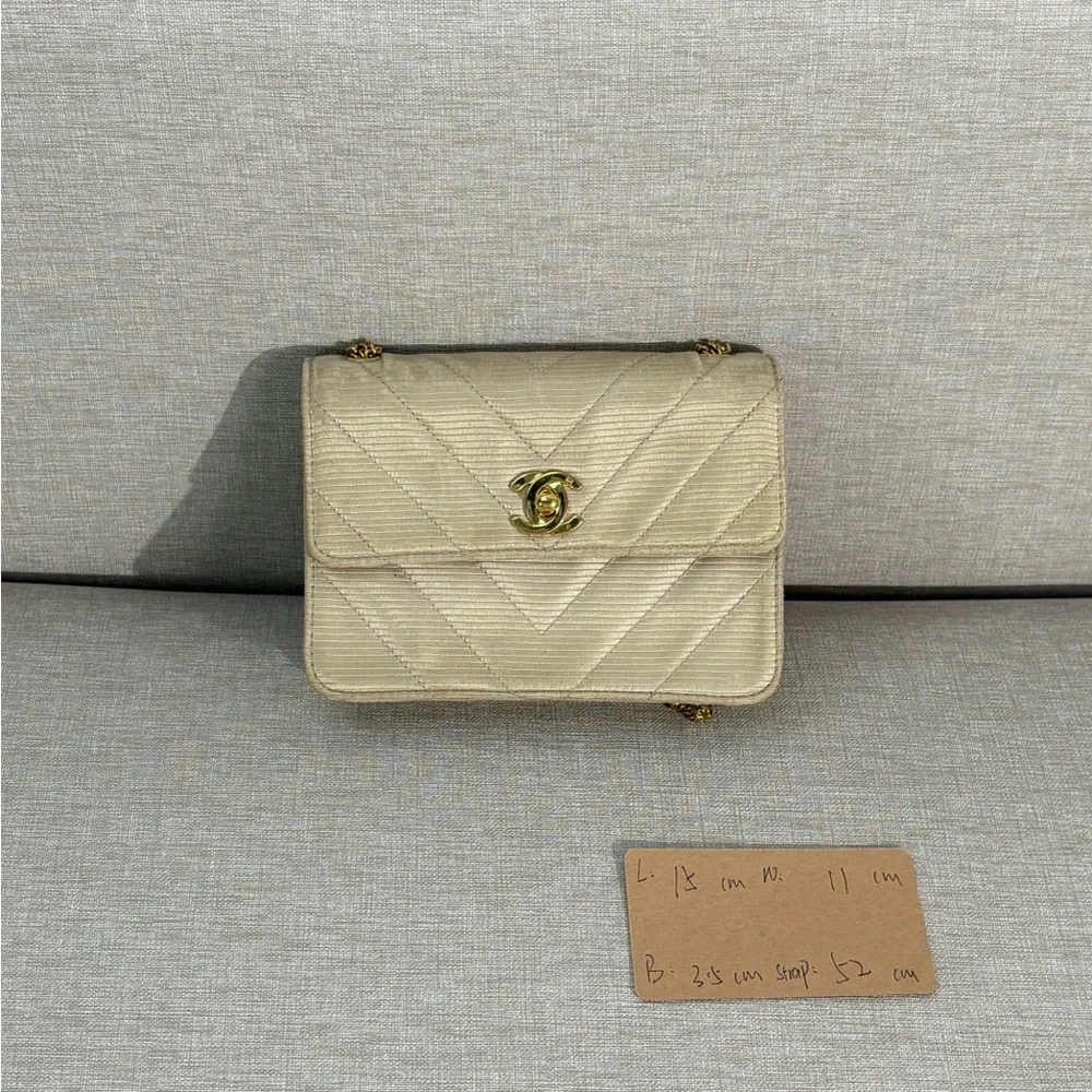 CHANEL Ivory Chevron Leather Mini Flap Bag GHW - Picture 16 of 17